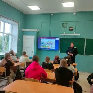 «Уступи дорогу поездам»