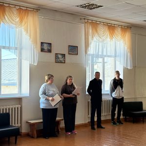 Новая учебная неделя началась с торжественной линейки для учащихся 5-6 классов.